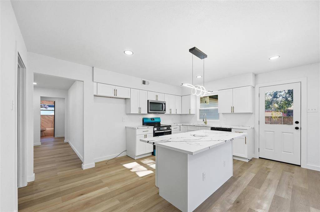 11004 Delford Circle, Dallas, TX 75228