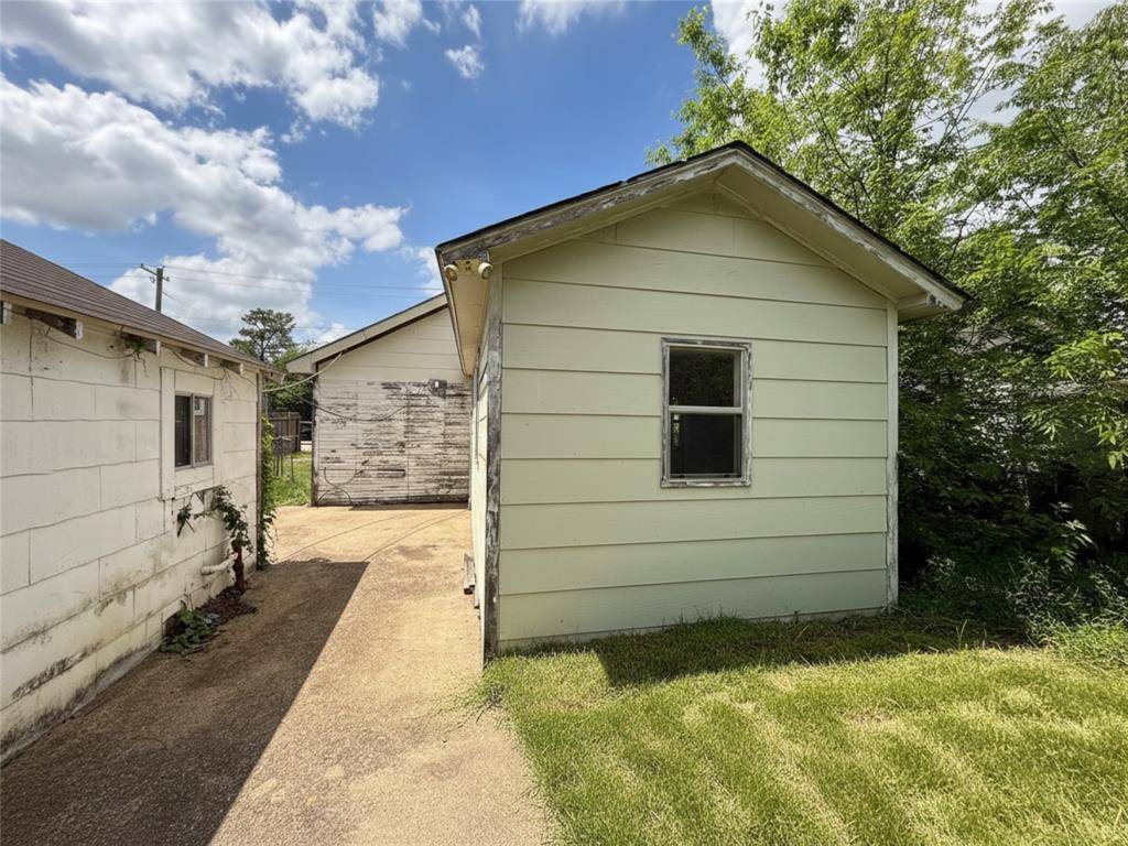 3206 N Jim Miller Road, Dallas, TX 75227