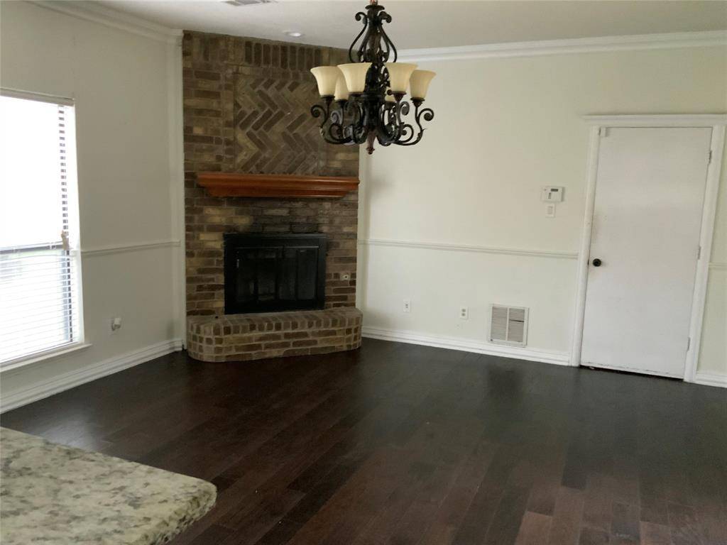 404 Saddle Head Drive, Desoto, TX 75115