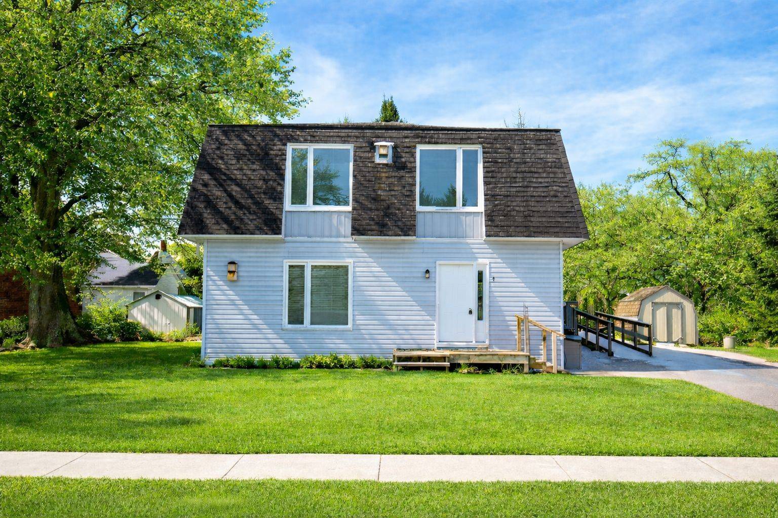 4 Shaw ST, Springwater, ON L0L 1P0