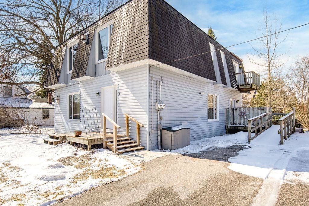 4 Shaw ST, Springwater, ON L0L 1P0