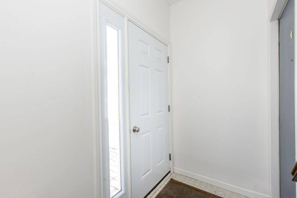 4 Shaw ST, Springwater, ON L0L 1P0