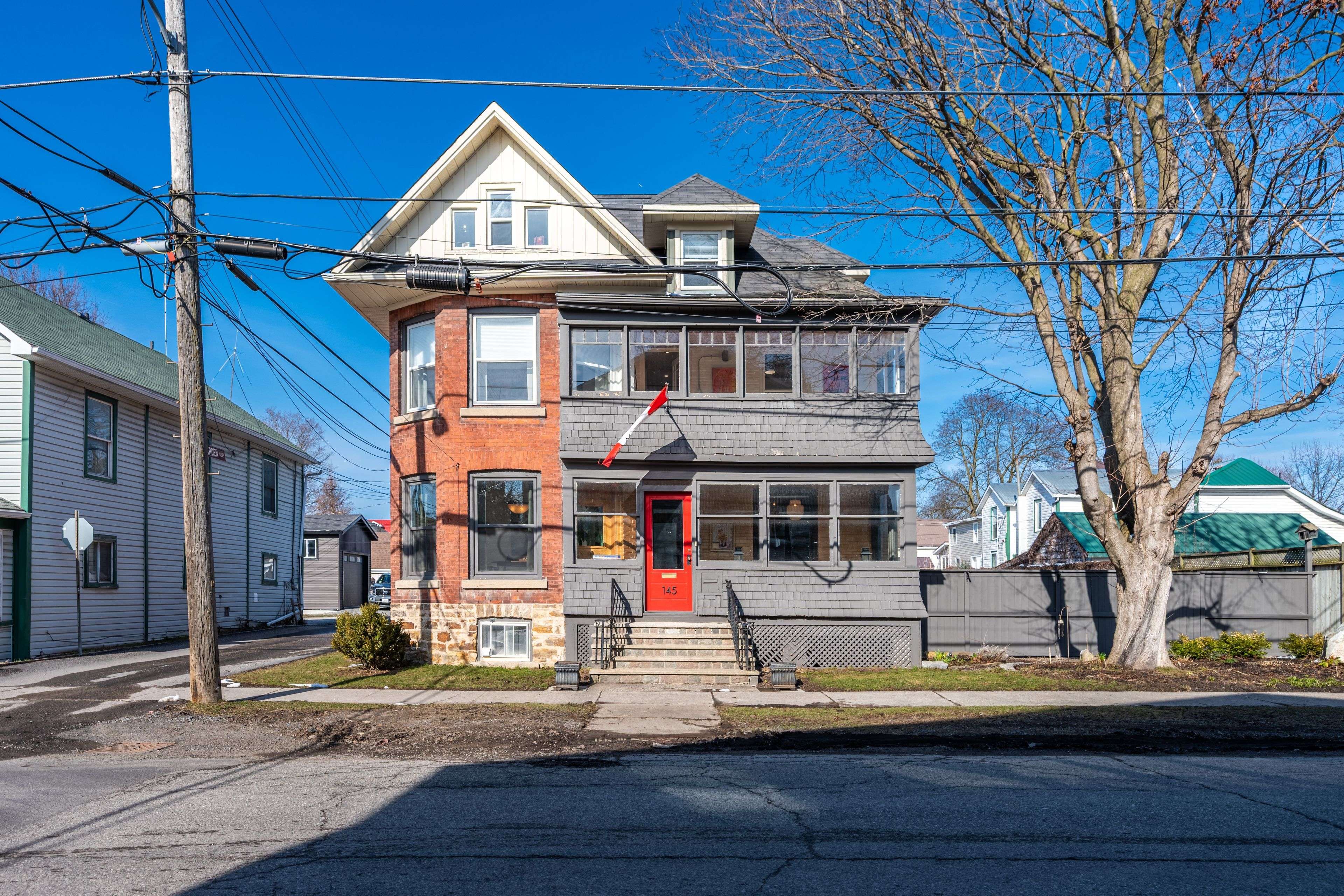 145 Charles ST N, Gananoque, ON K7G 1T9