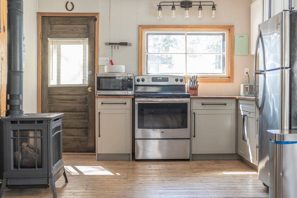 43 Gatewood RD, Kawartha Lakes, ON K0M 1K0