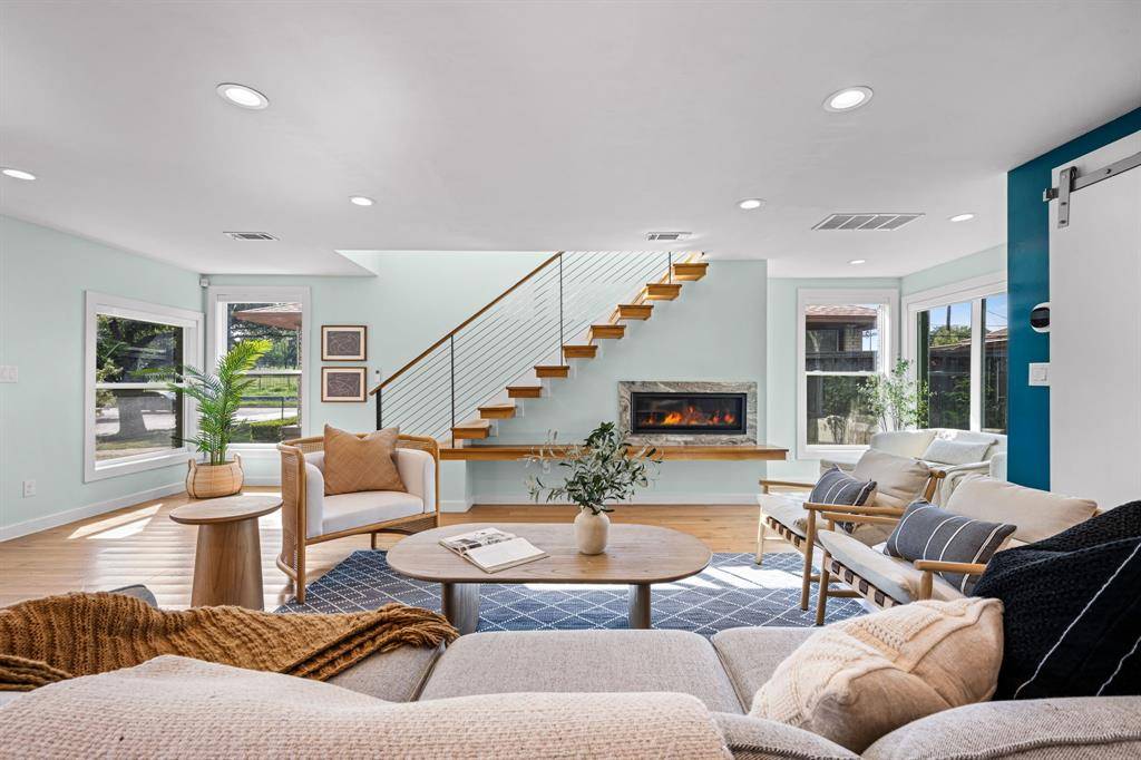 2547 Wentworth Street, Dallas, TX 75211