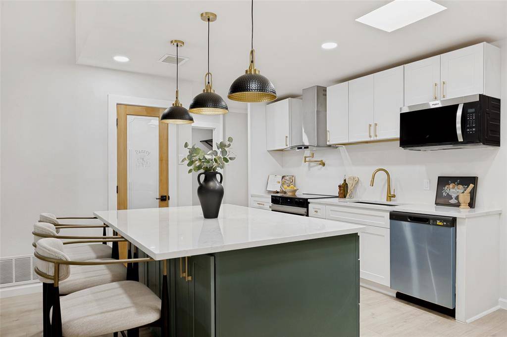 2102 Avignon Drive, Carrollton, TX 75007