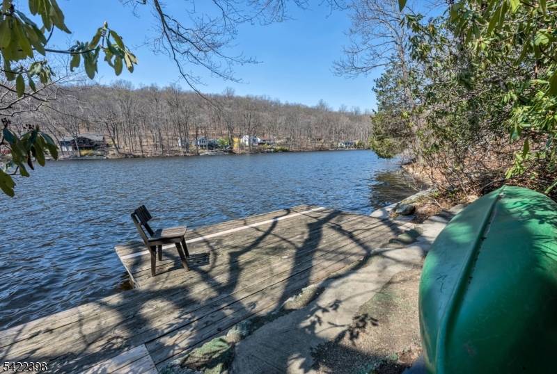 27 Middle Road, Bloomingdale Boro, NJ 07403