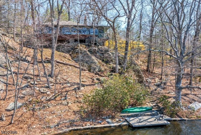 27 Middle Road, Bloomingdale Boro, NJ 07403