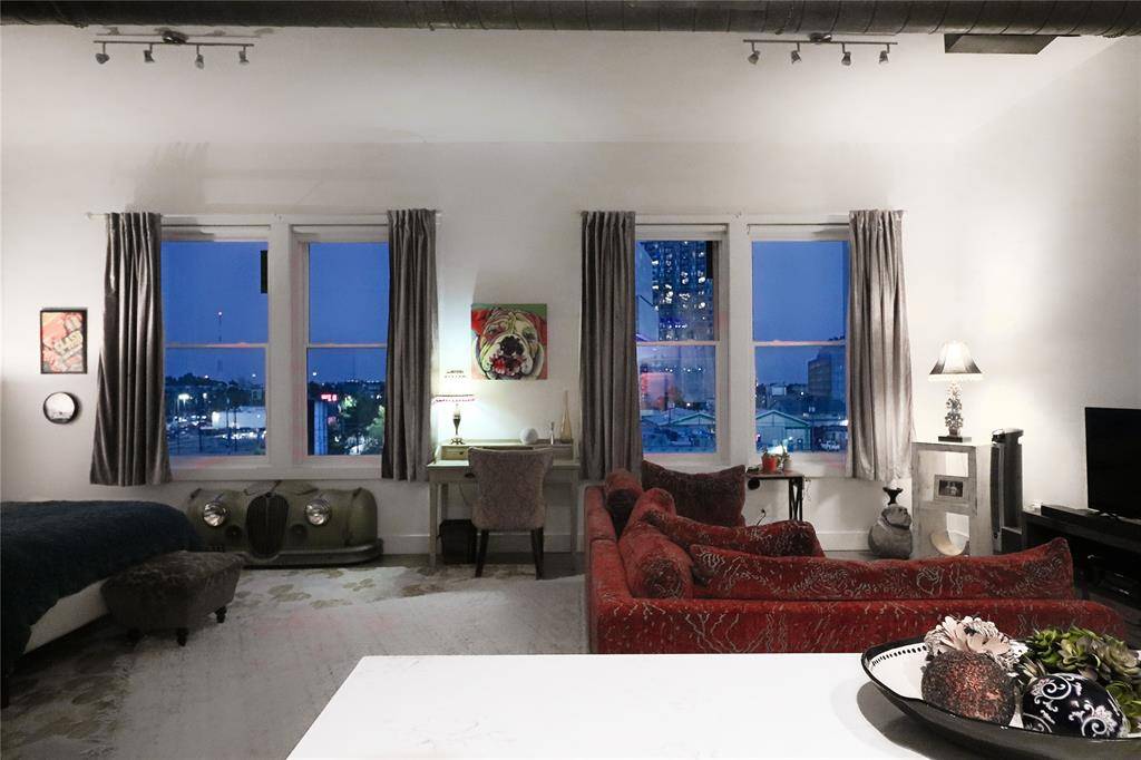 2502 Live Oak Street #322, Dallas, TX 75204