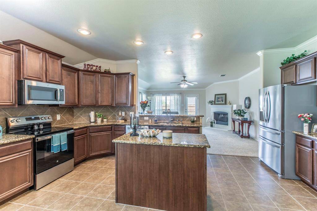 125 Sumac Drive, Waxahachie, TX 75165