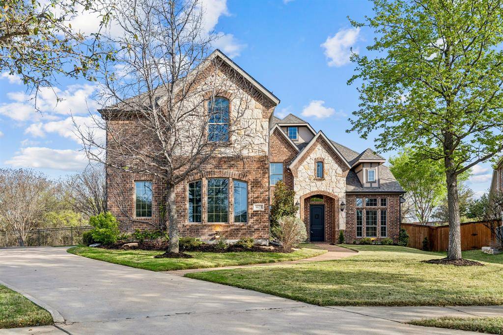 9025 Thompson Drive, Lantana, TX 76226