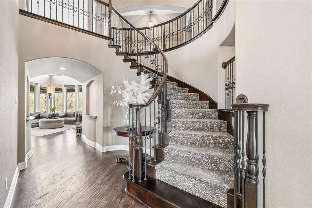 9025 Thompson Drive, Lantana, TX 76226