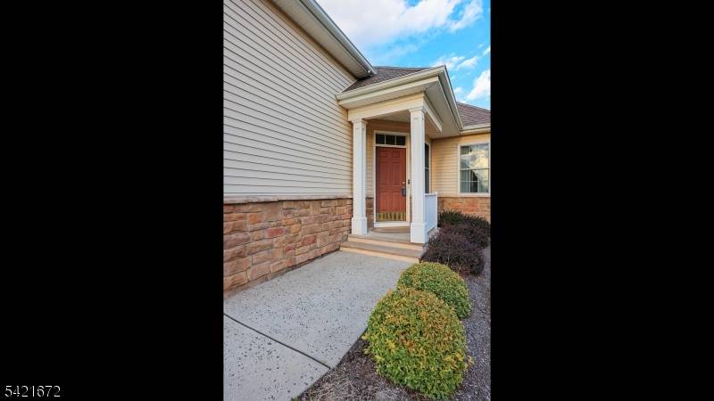 84 Patriots Way, Franklin Twp., NJ 08873