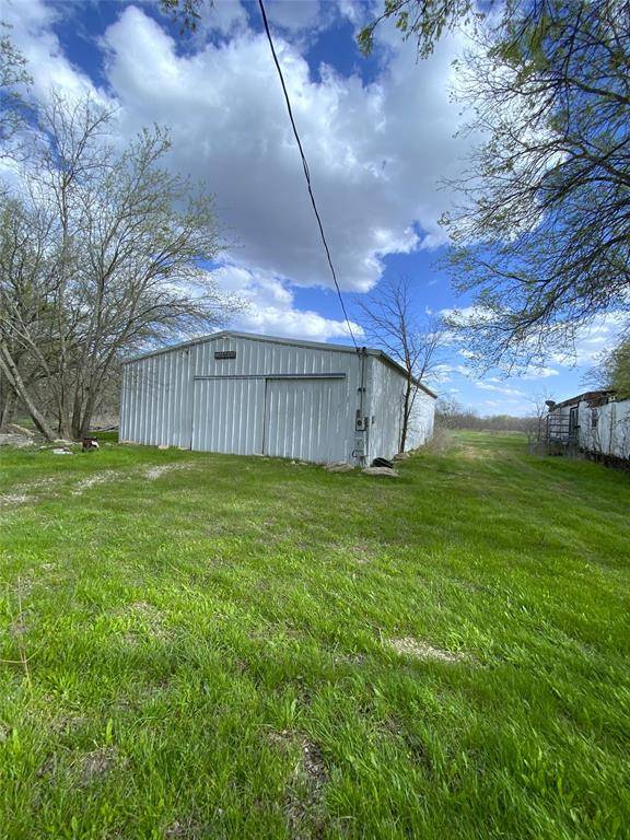 307 County Road 2350, Streetman, TX 75859