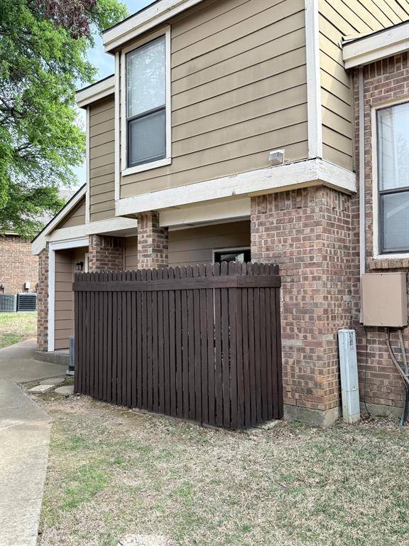 2103 Park Willow Lane #A, Arlington, TX 76011