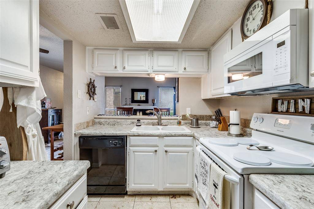 2103 Park Willow Lane #A, Arlington, TX 76011