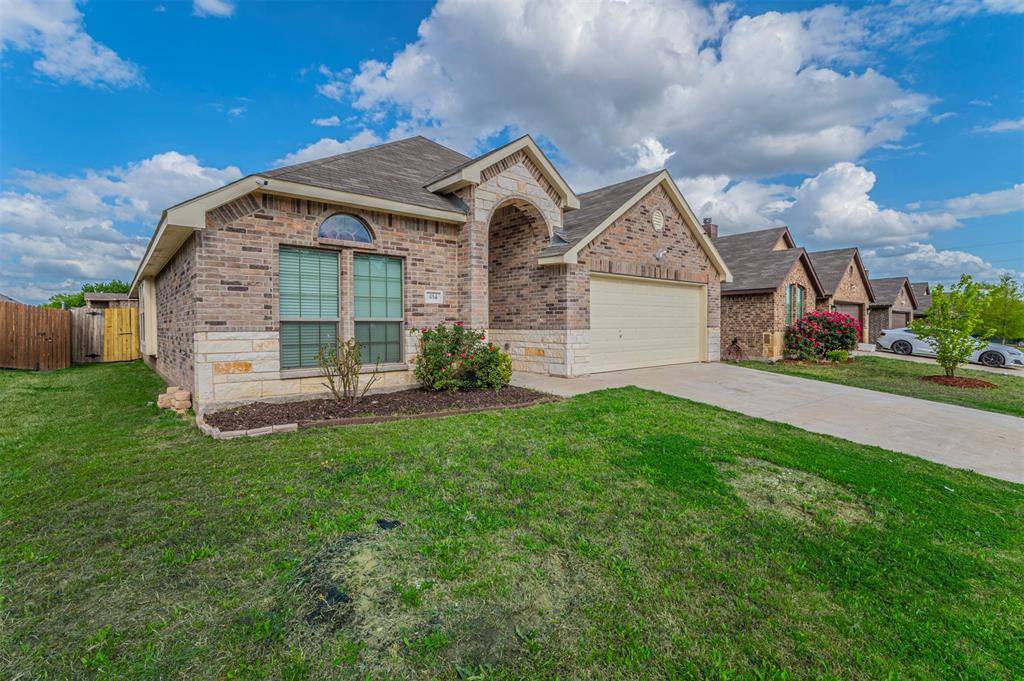 414 Lucky Landing Drive, Wilmer, TX 75172