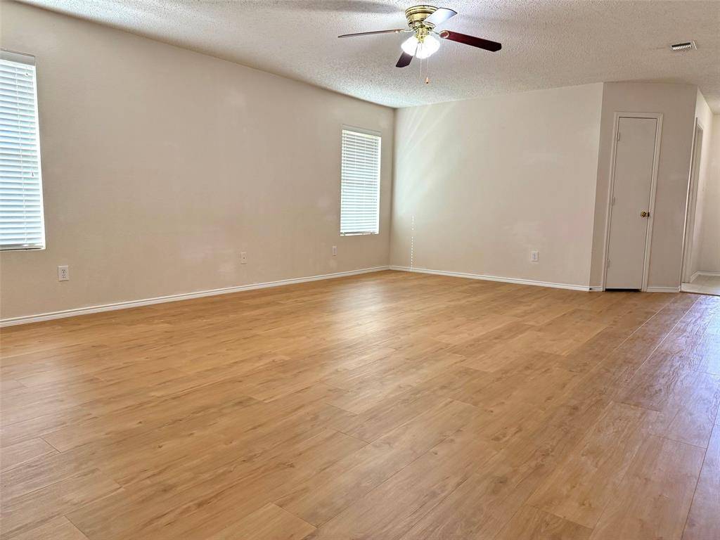 932 White Dove Drive, Arlington, TX 76017