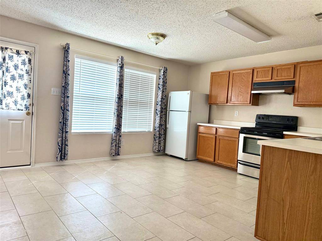 932 White Dove Drive, Arlington, TX 76017