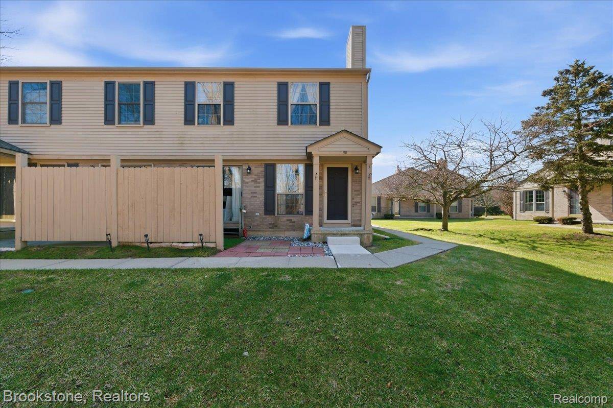 110 Pine Tree Ridge DR #3, Waterford Charter Township, MI 48327