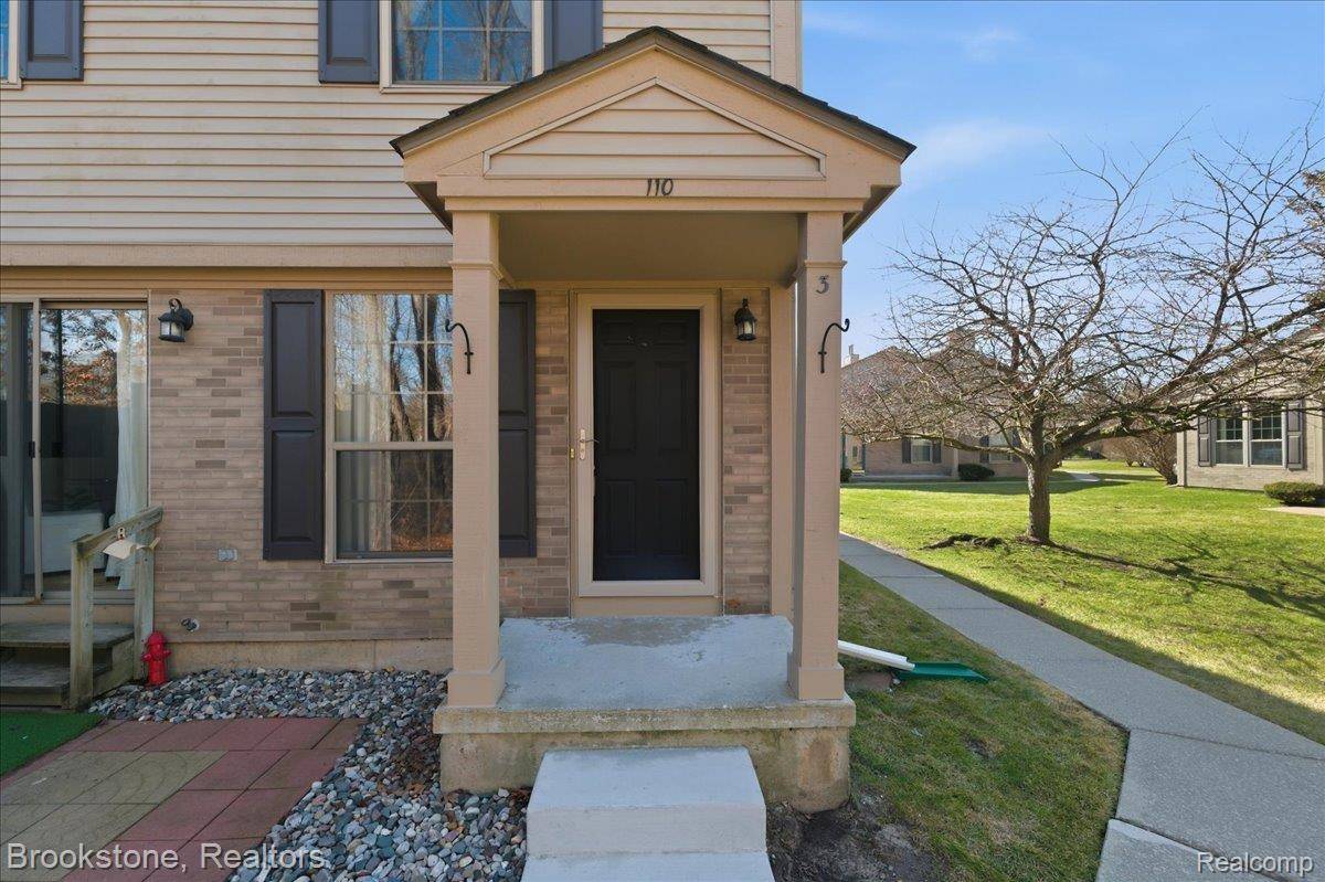 110 Pine Tree Ridge DR #3, Waterford Charter Township, MI 48327