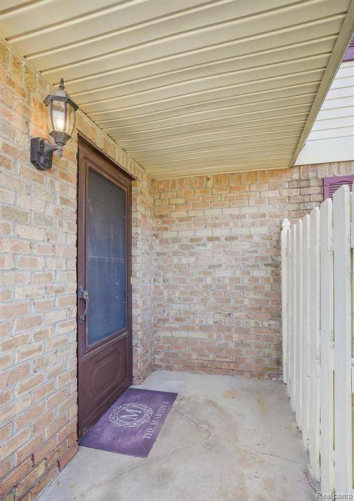 61101 Greenwood DR, South Lyon, MI 48178