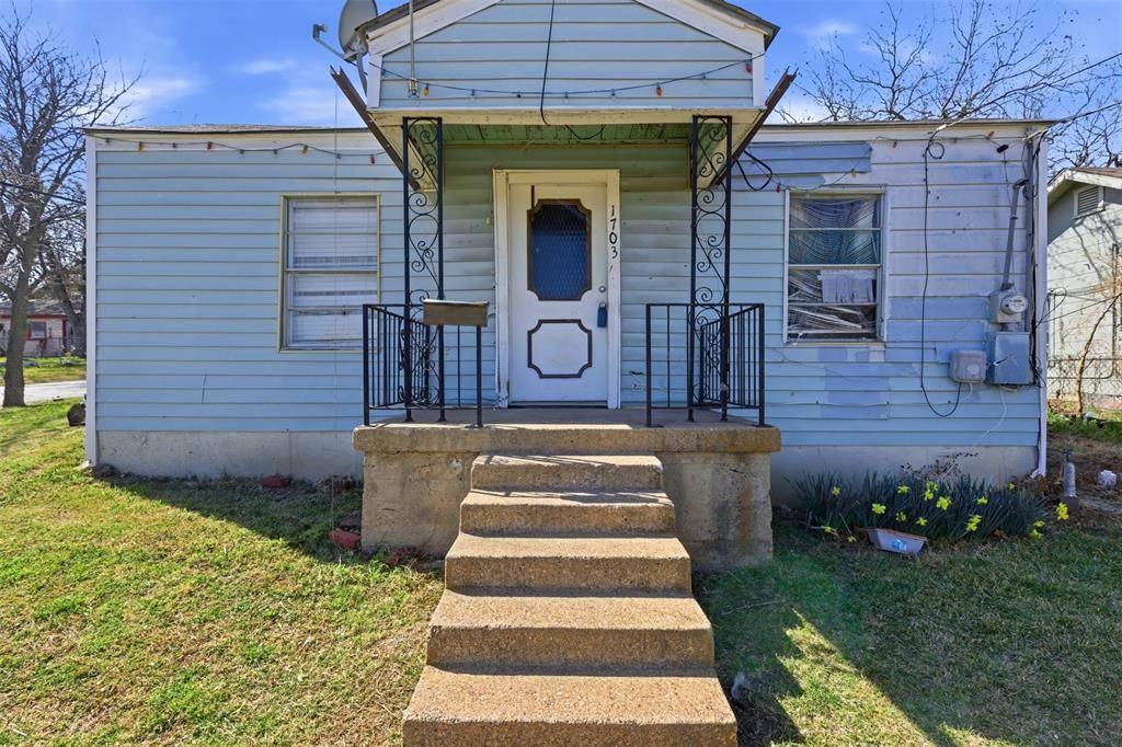 1703 Navaro Street, Dallas, TX 75208