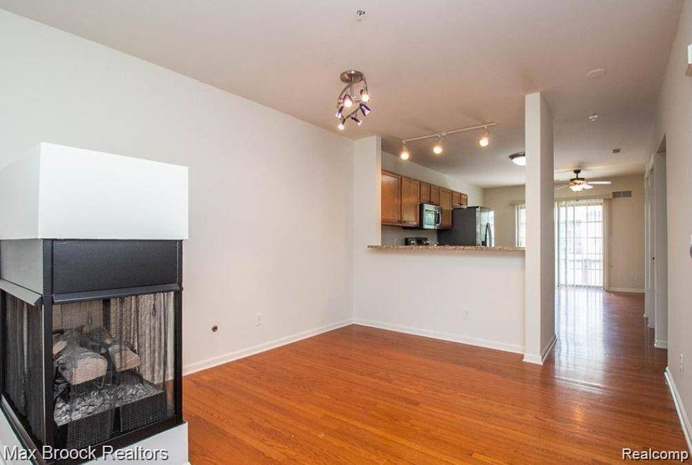 1404 RALIEGH PL, Troy, MI 48084