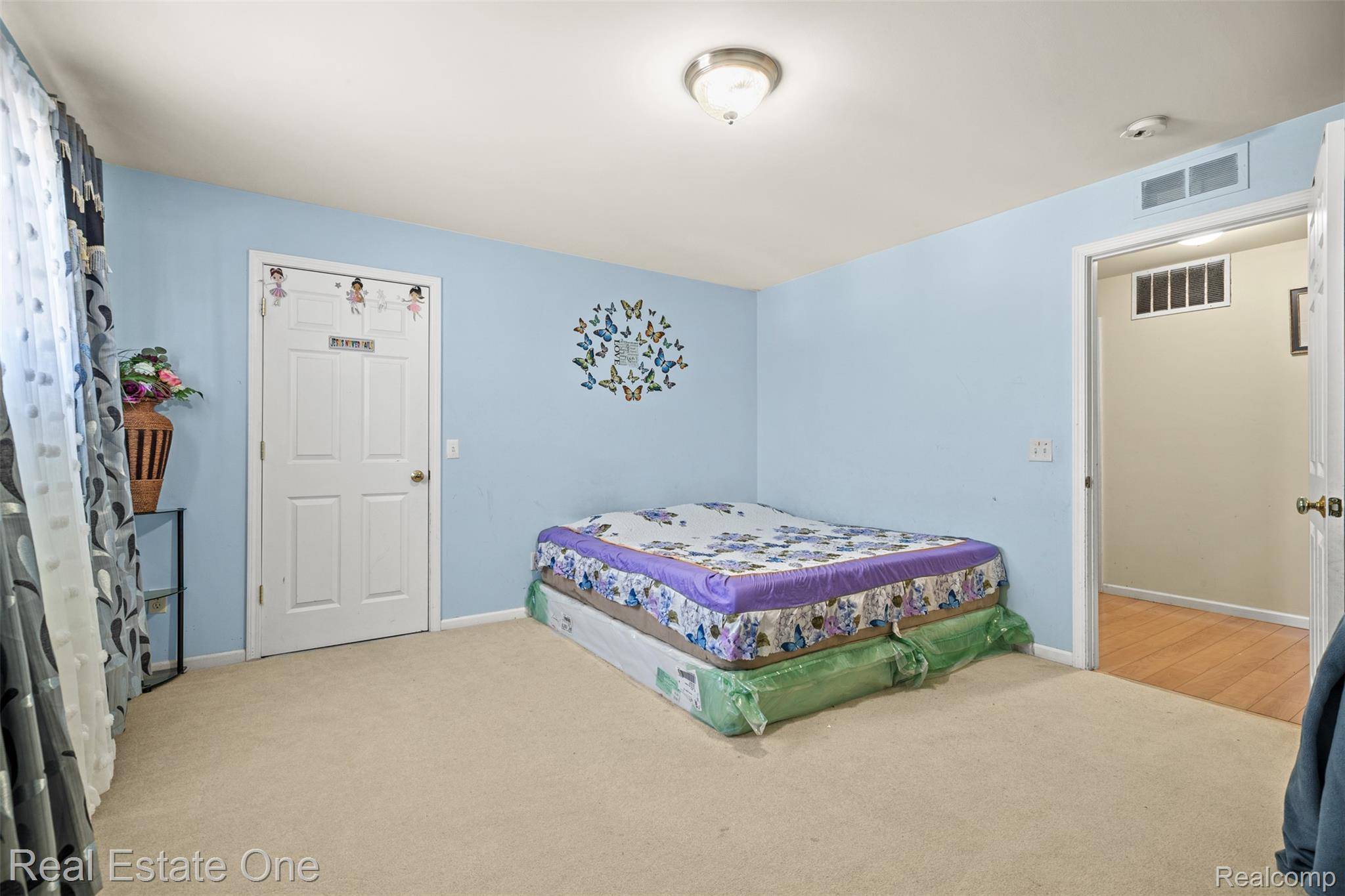 21628 Majestic DR, Brownstown Charter Township, MI 48183