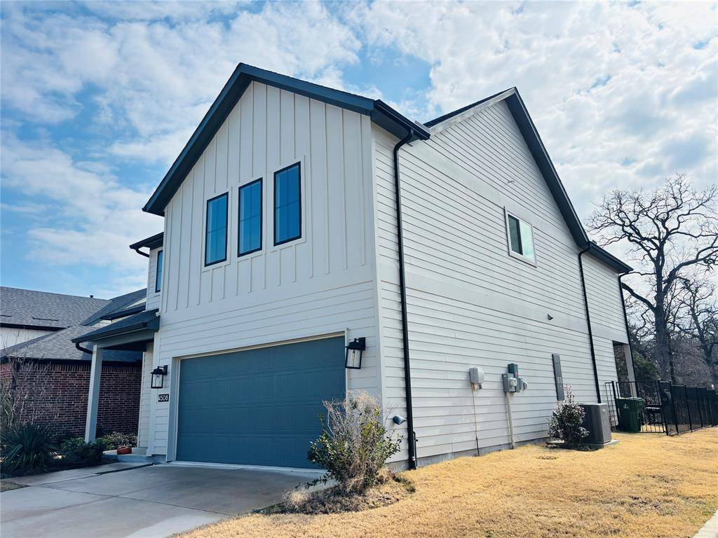 4508 Hogans Alley Drive, Arlington, TX 76001