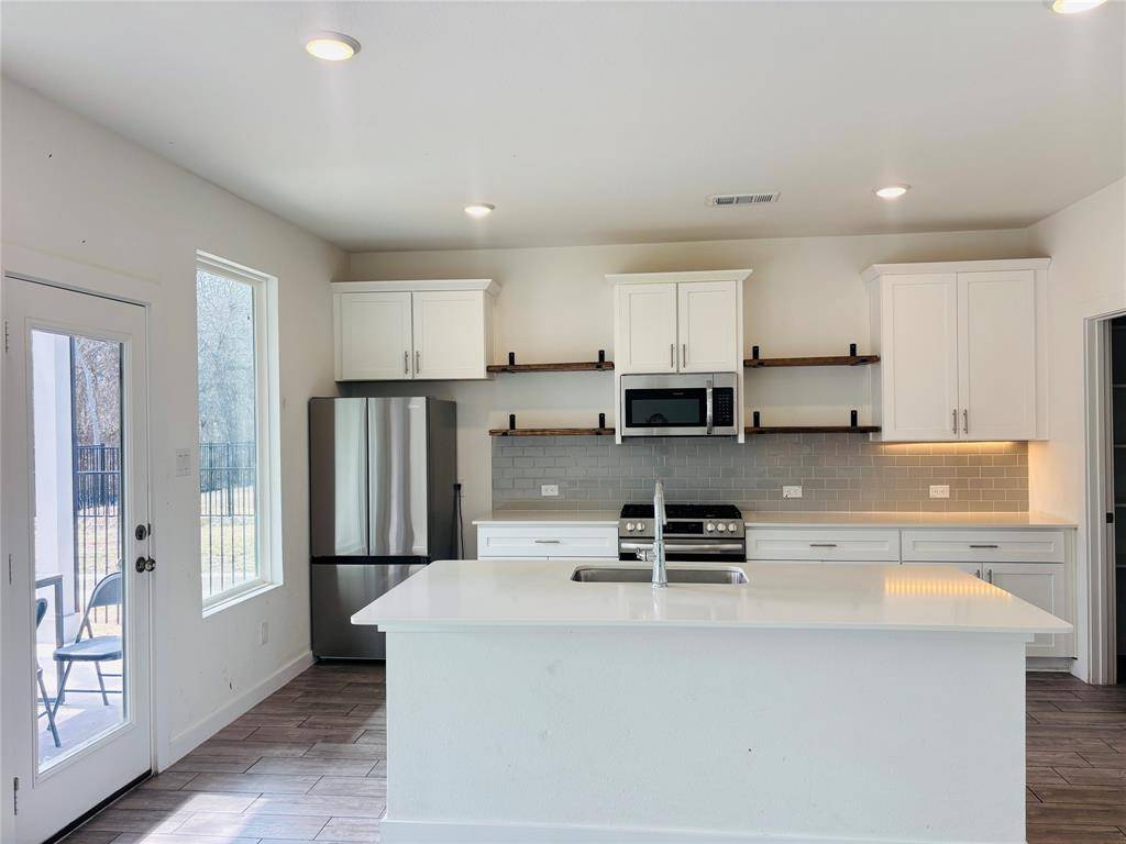 4508 Hogans Alley Drive, Arlington, TX 76001