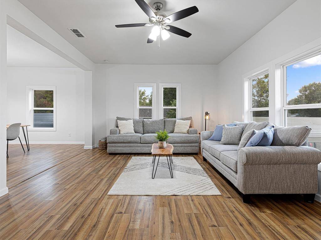 611 Cherry Street, Bowie, TX 76230