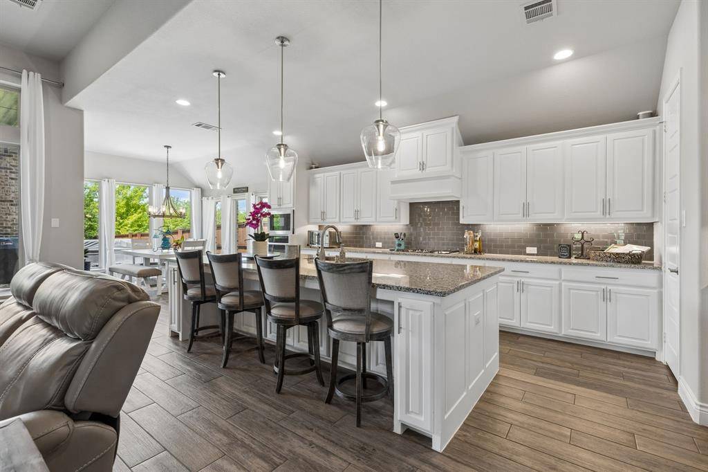 1301 Appaloosa Drive, Aubrey, TX 76227