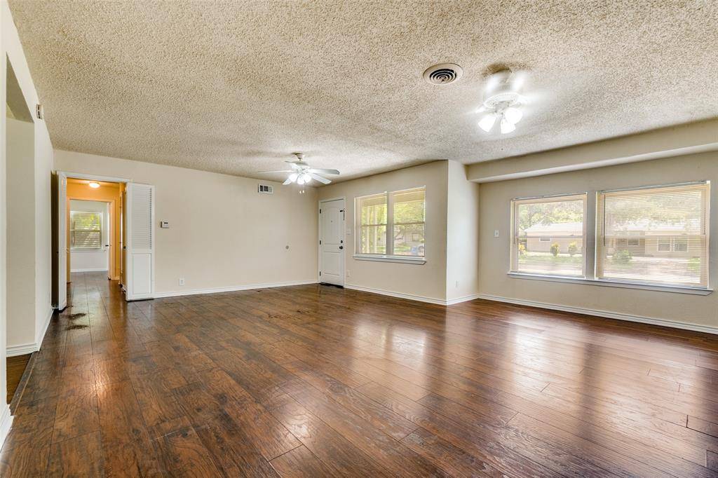 11525 Strand Street, Dallas, TX 75218