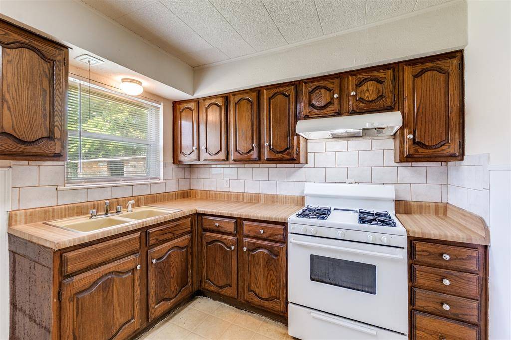 11525 Strand Street, Dallas, TX 75218