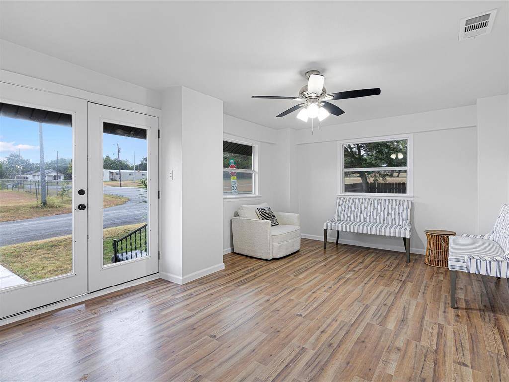 611 Cherry Street, Bowie, TX 76230