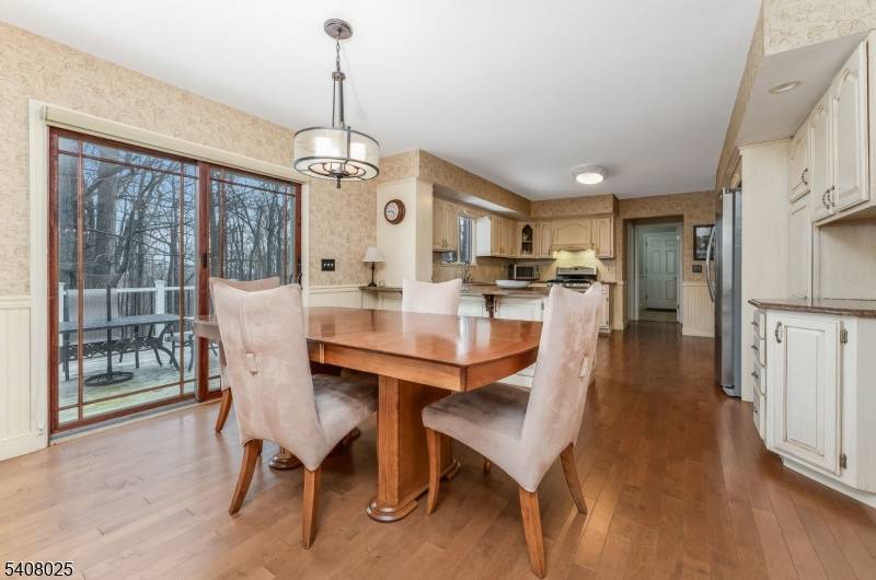 6 Bluebird Ct, Raritan Twp., NJ 08822