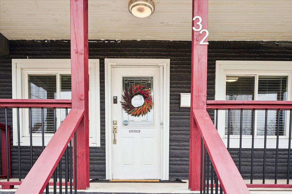 32 Allan AVE, Hamilton, ON L8H 2C9