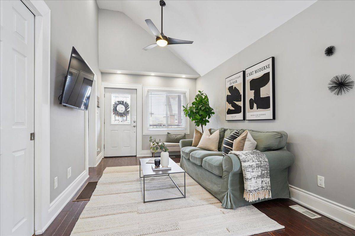 32 Allan AVE, Hamilton, ON L8H 2C9