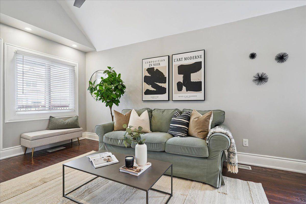 32 Allan AVE, Hamilton, ON L8H 2C9