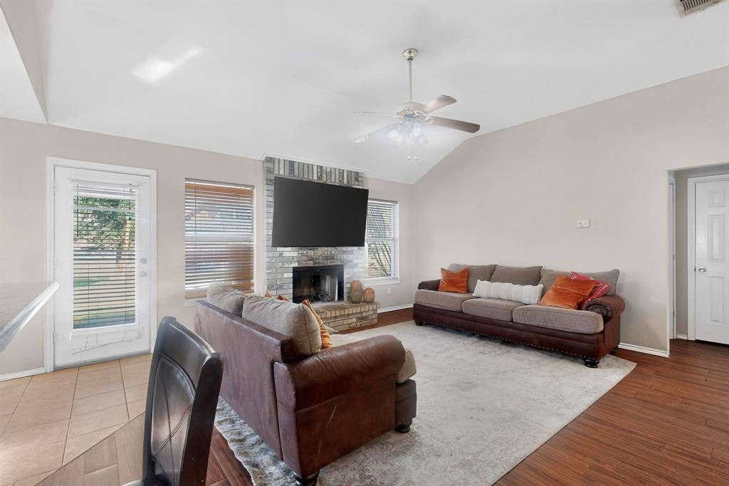 107 Catie Lane, Joshua, TX 76058