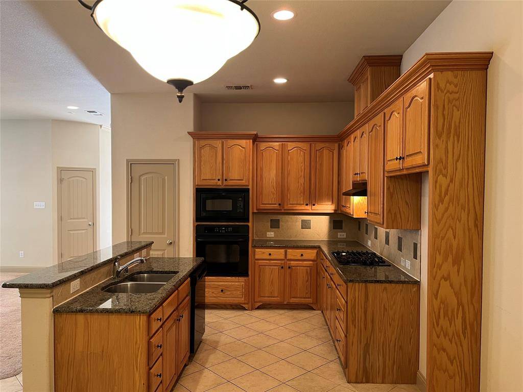 817 La Cima, Irving, TX 75039