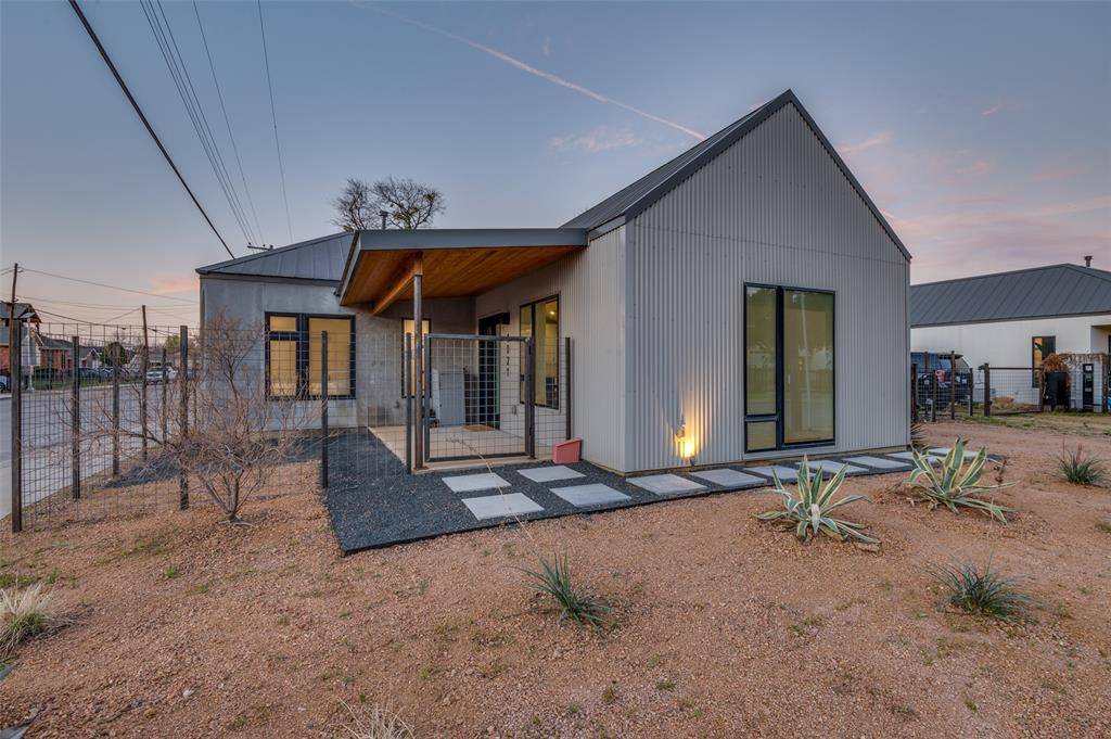 1021 Nomas Street, Dallas, TX 75212