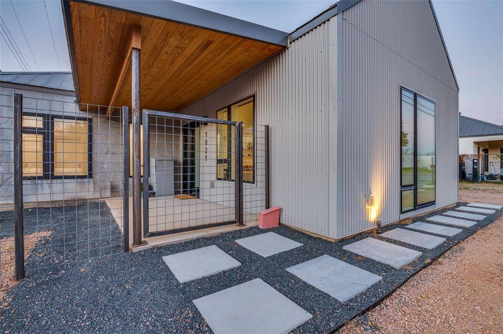 1021 Nomas Street, Dallas, TX 75212