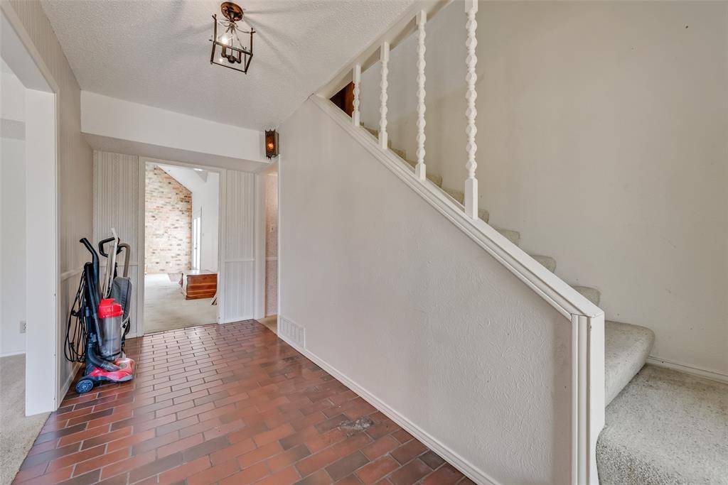 102 S Royal Oak Drive, Duncanville, TX 75116