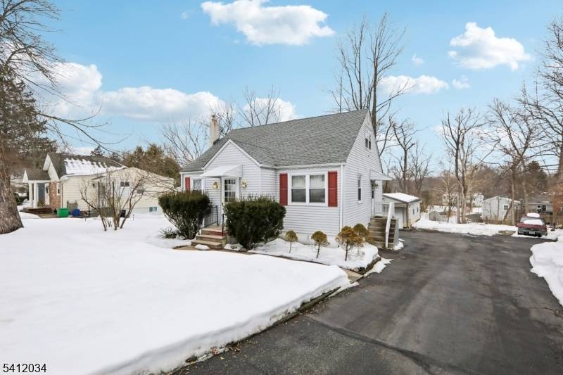 86 Kakeout Rd, Butler Boro, NJ 07405