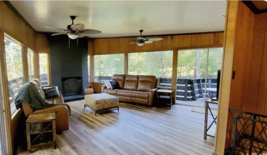 862 Lakeshore Drive, Brookeland, TX 75931