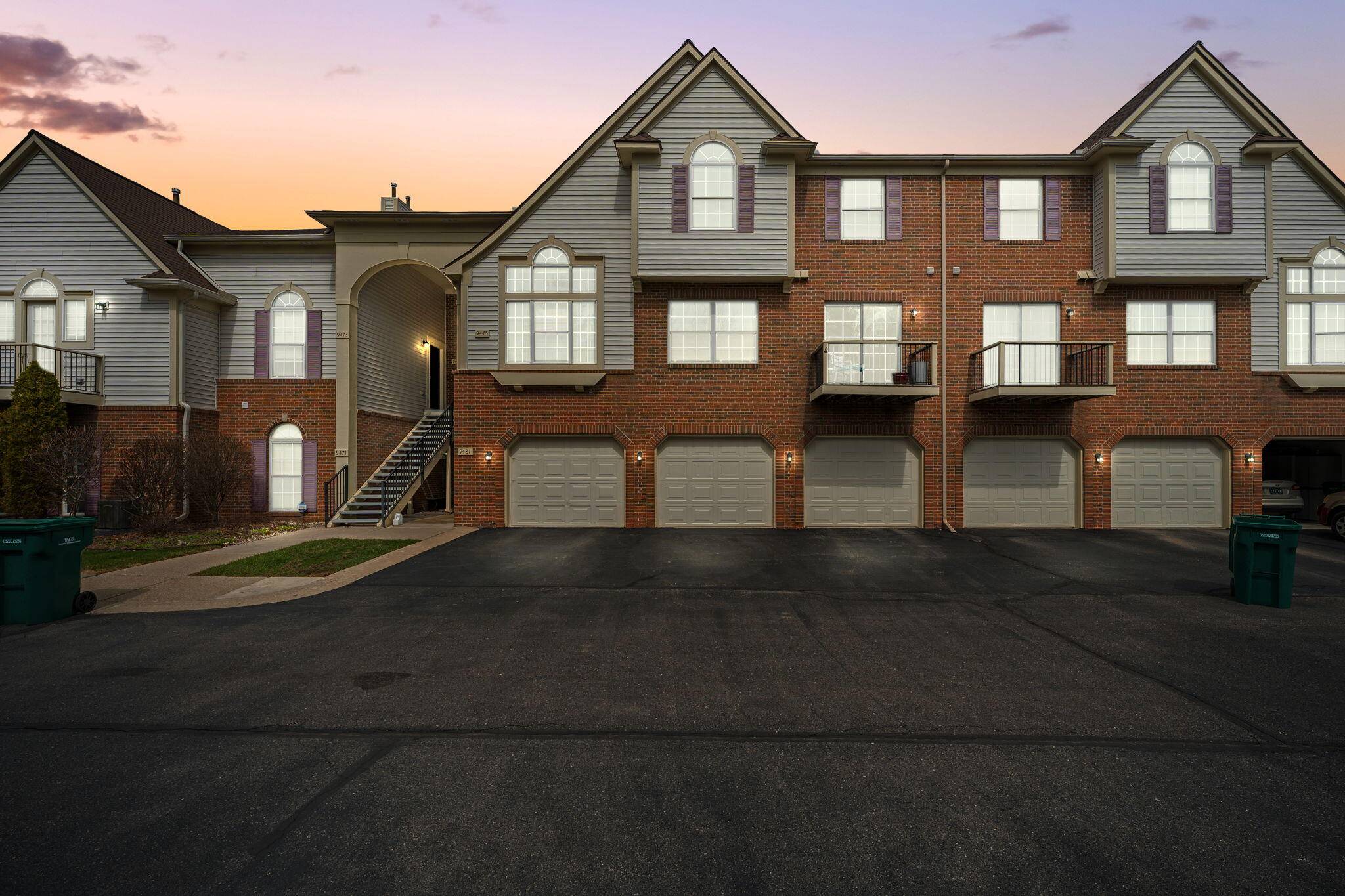 9475 Lakeside DR, Ypsilanti Twp, MI 48197