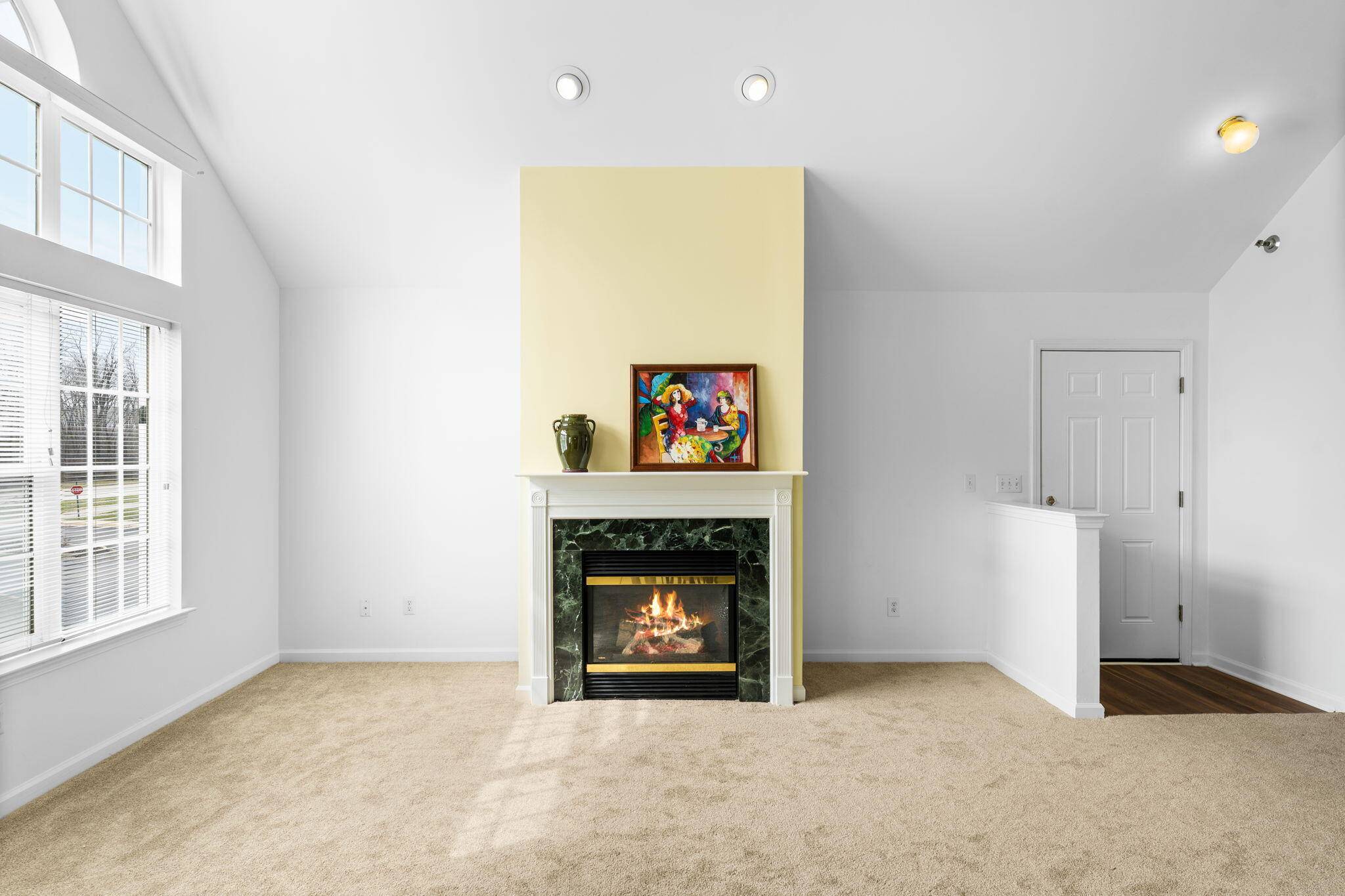 9475 Lakeside DR, Ypsilanti Twp, MI 48197