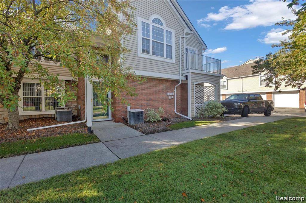 5452 PINE AIRES DR, Sterling Heights, MI 48314